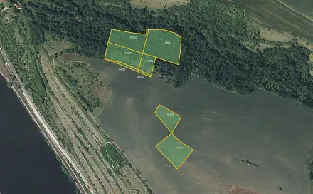 Prodej pole 17 610 m², Mělník