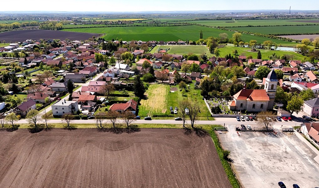 Prodej stavebního pozemku 873 m², Chleby – náhled fotky 6