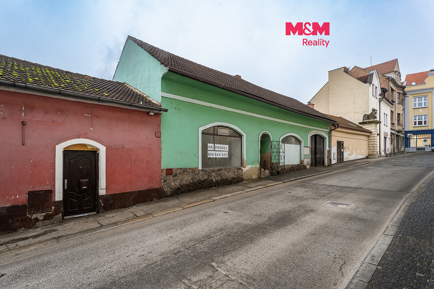 Prodej nájemního domu, činžáku 300 m²