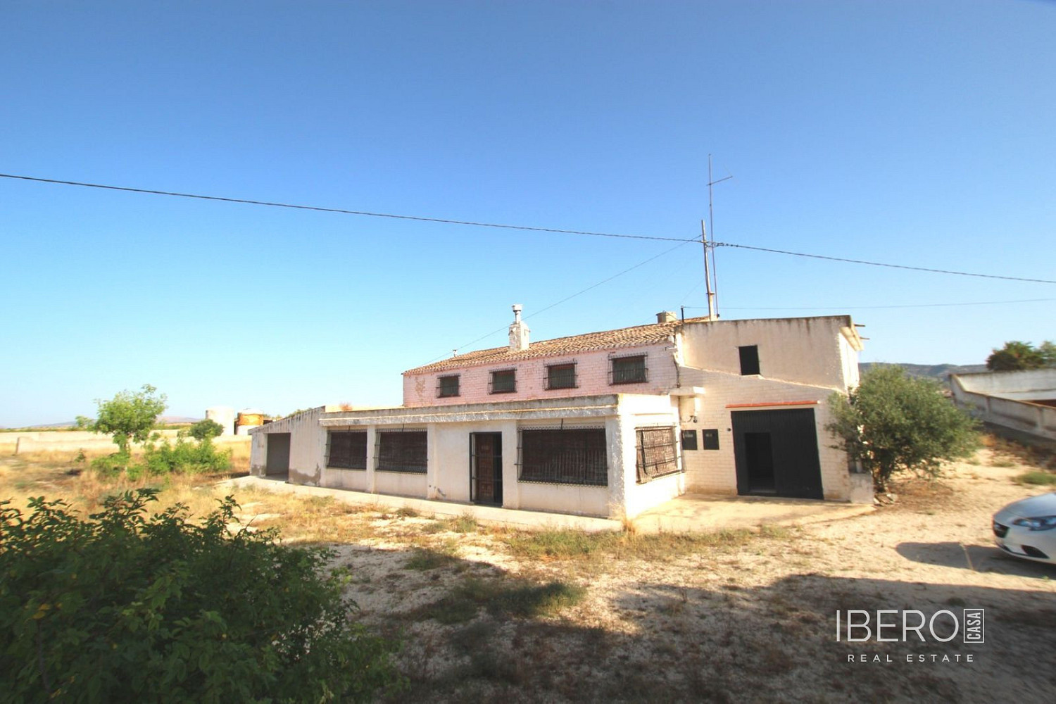 Prodej domu 1 100 m² s pozemkem 40 000 m²