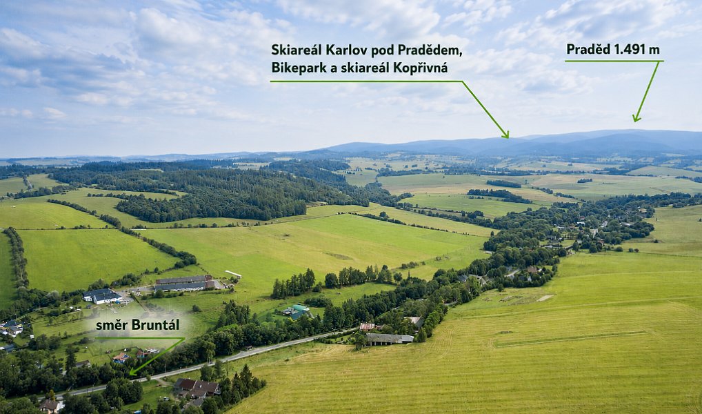 Prodej stavebního pozemku 1 720 m², Staré Město – náhled fotky 4