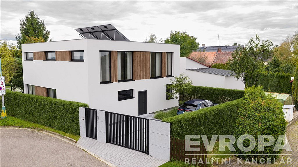 Prodej domu 147 m² s pozemkem 634 m² — photo 2