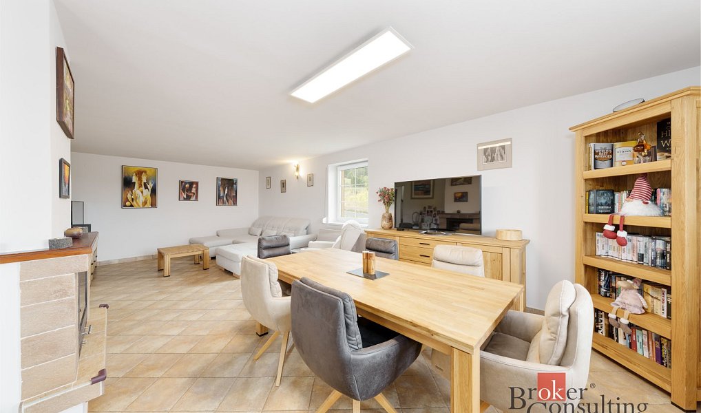 Prodej domu 239 m² s pozemkem 1 179 m², Nový Knín – náhled fotky 2