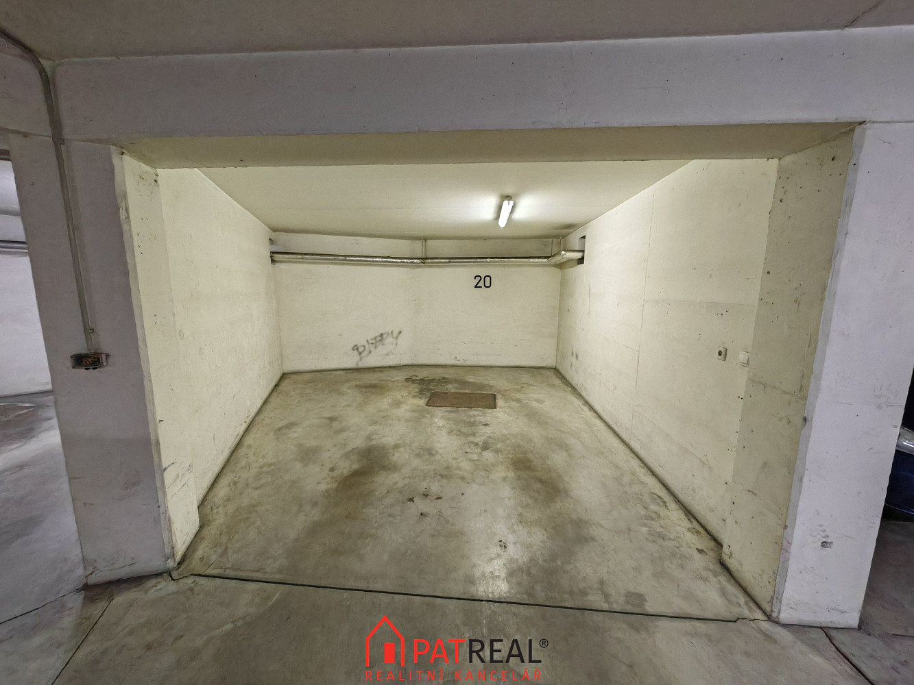 Pronájem prostorného garážového stání 25 m2 brno, bělohorská
