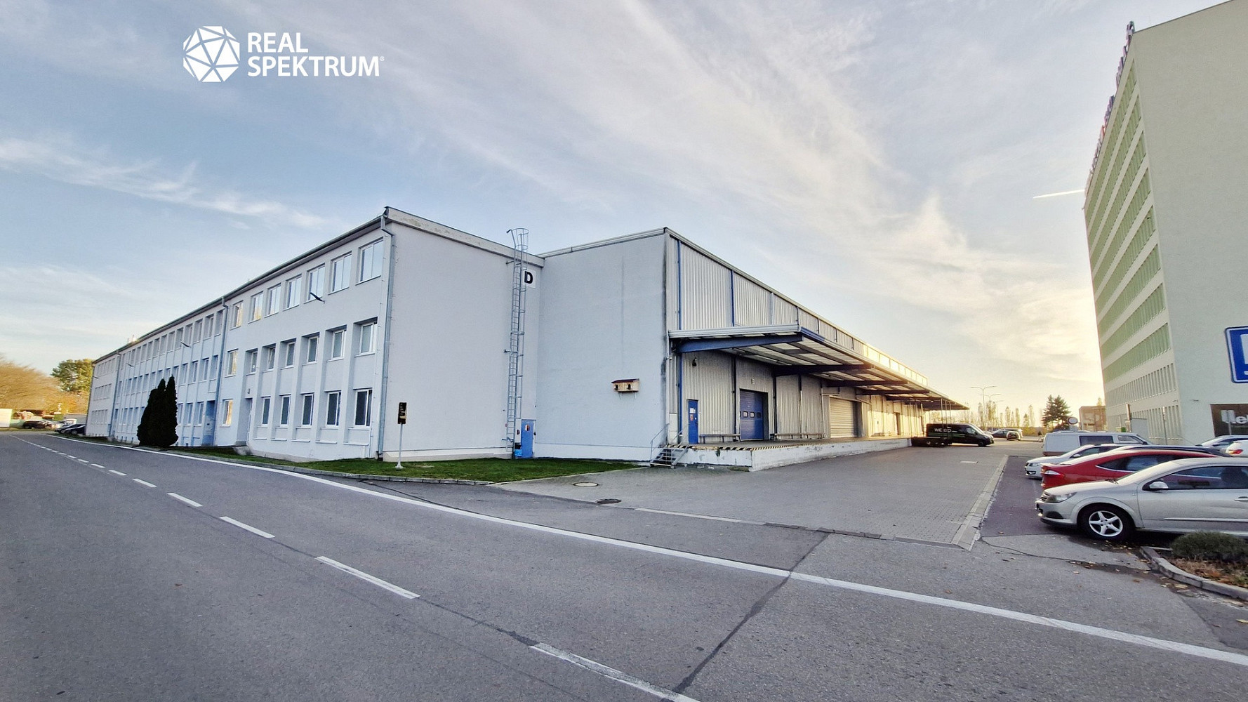 Pronájem skladovacích prostor 2 300 m² – fotografie 4