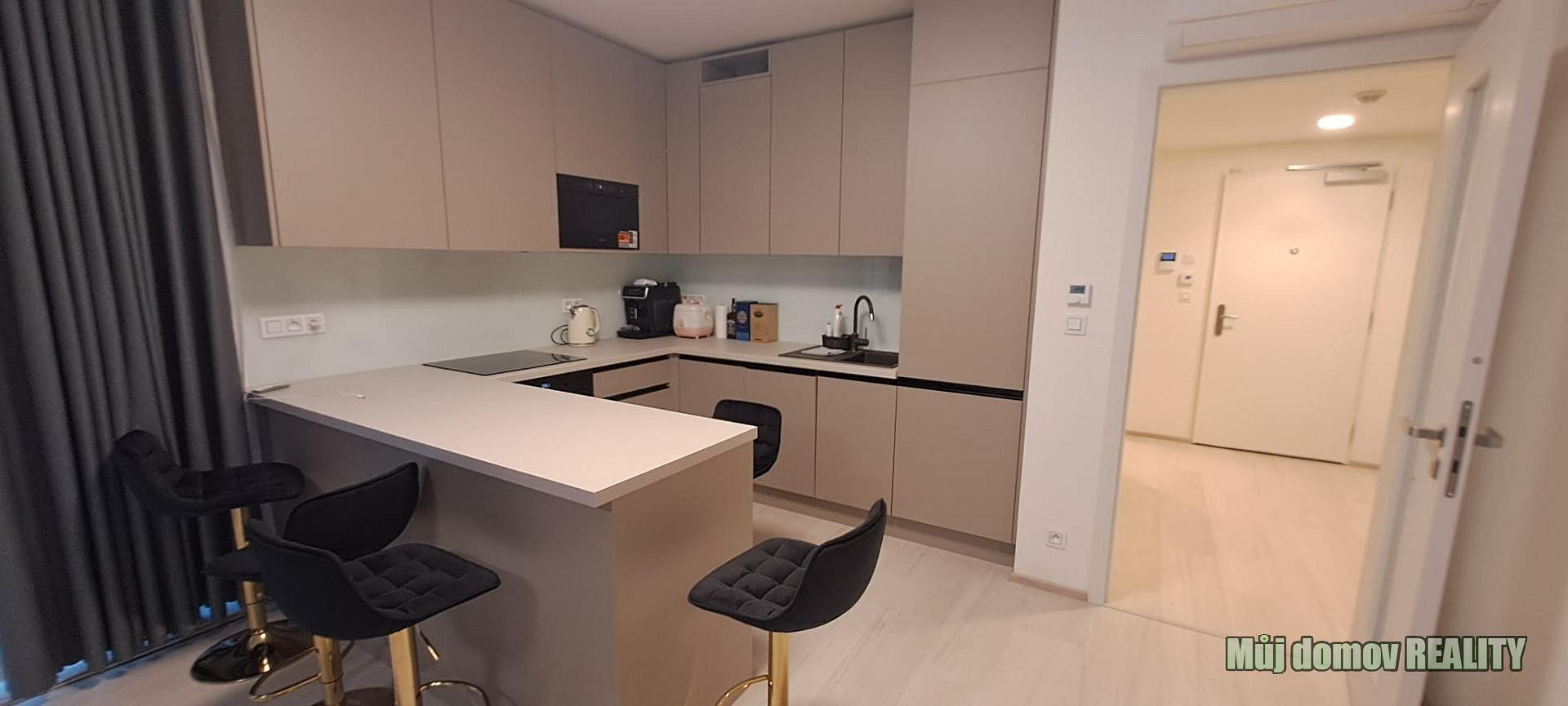 Pronájem bytu 2+kk 119 m² – fotografie 3