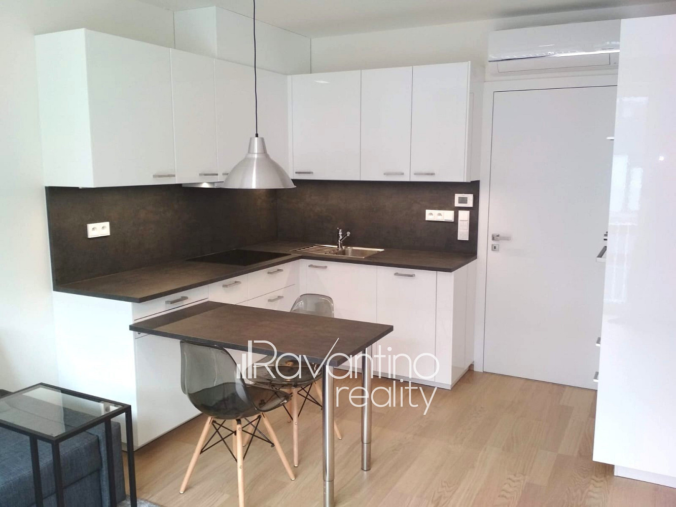 Pronájem bytu 1+kk 25 m² — photo 3