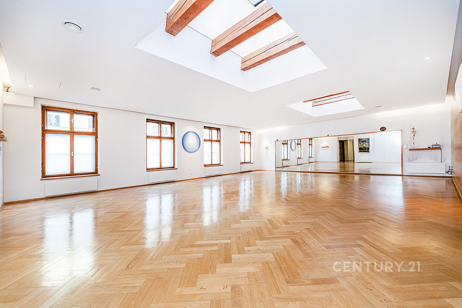Pronájem komerčního objektu (jiného typu) 200 m²