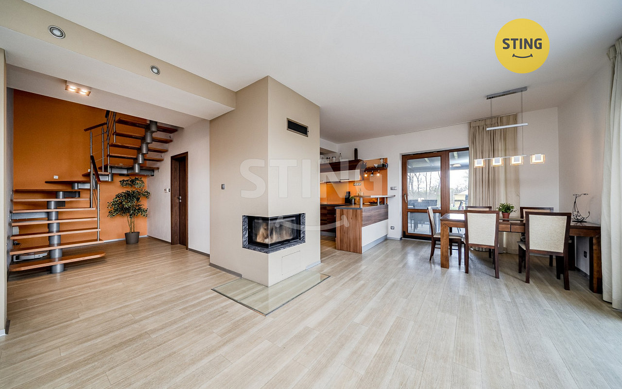 Prodej domu 209 m² s pozemkem 1 744 m²