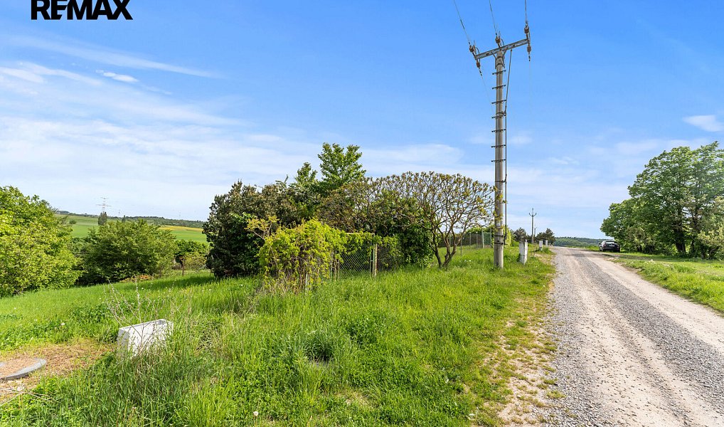 Prodej stavebního pozemku 950 m², Mořina – náhled fotky 17