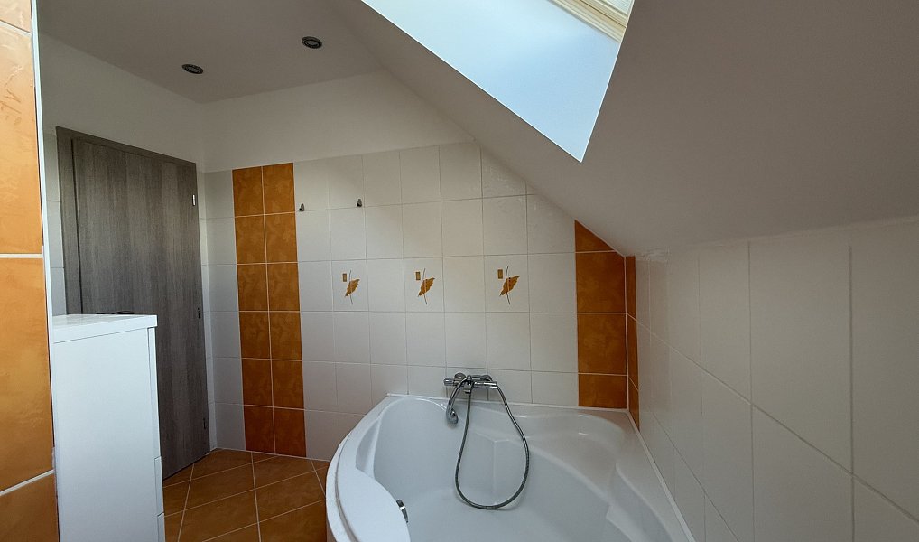 Prodej domu 200 m² s pozemkem 1 203 m², Kly – náhled fotky 30
