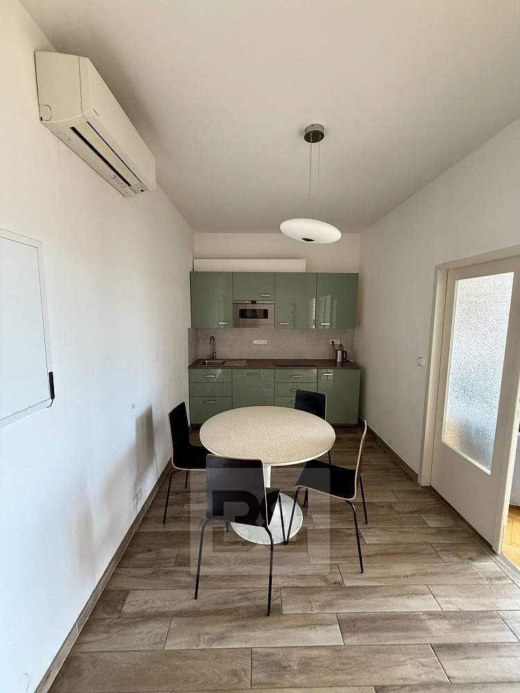 Pronájem bytu 2+1 58 m² – fotografie 3