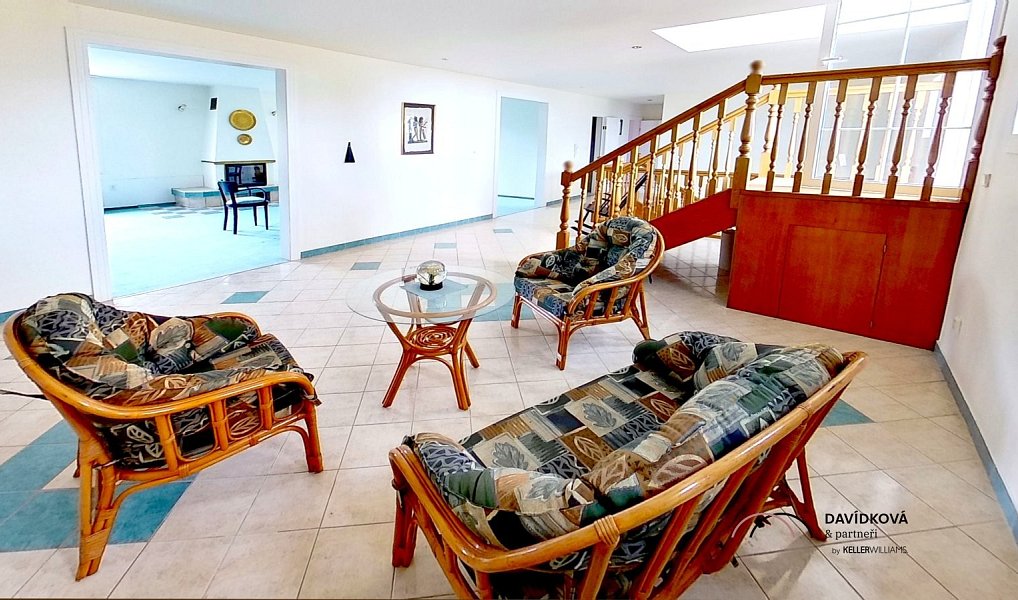 Prodej domu 1 085 m² s pozemkem 2 112 m², Chocerady – náhled fotky 12