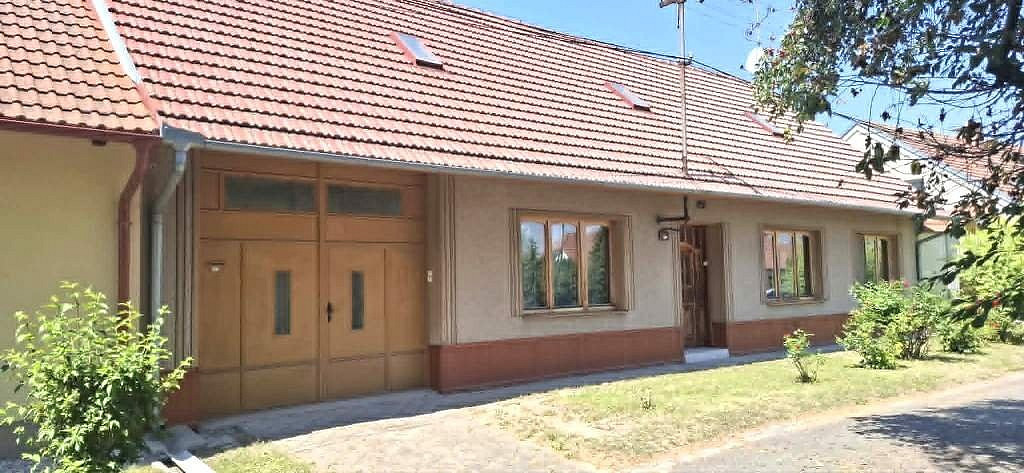 Prodej domu 350 m² s pozemkem 1 963 m²
