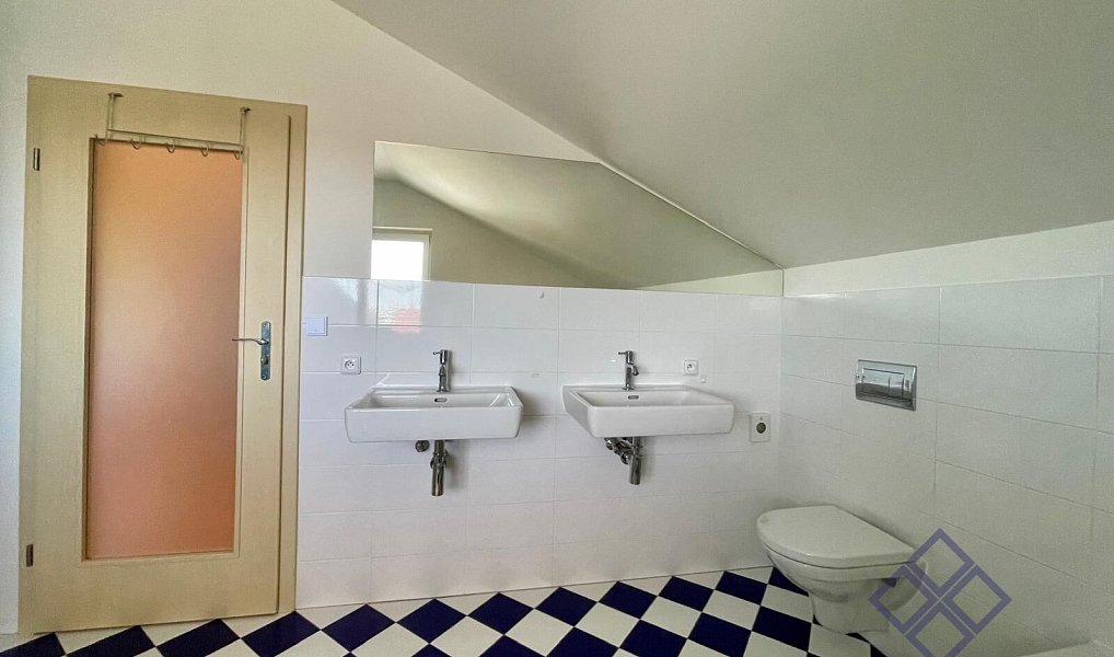 Prodej domu 195 m² s pozemkem 1 177 m², Obora – náhled fotky 11