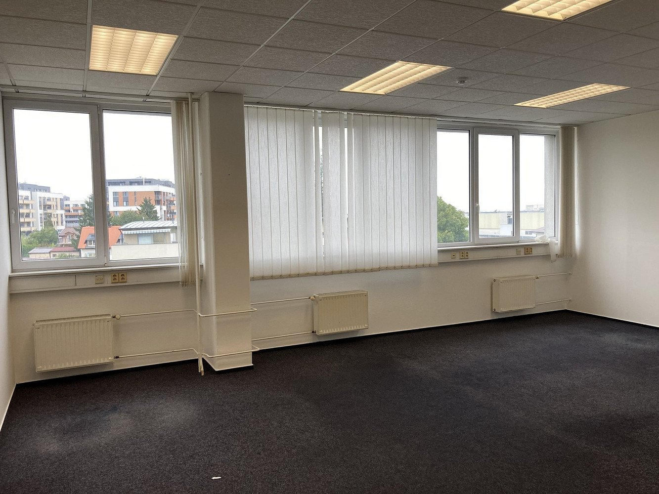 Pronájem kanceláře 36 m² — photo 2