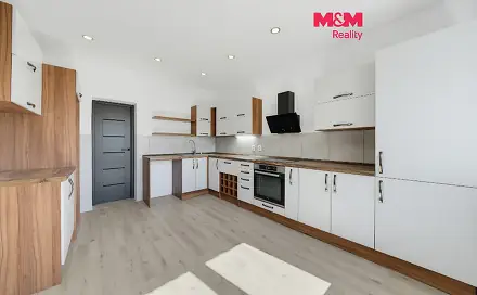Prodej bytu 4+1 75 m², Lhotka nad Labem, okres Litoměřice