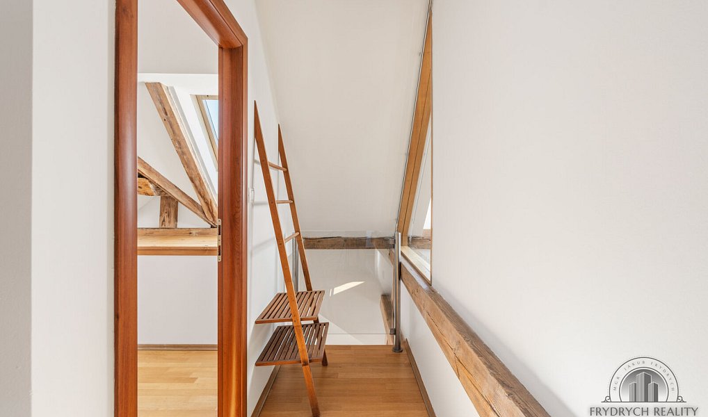 Pronájem bytu 5+1 160 m², Praha – náhled fotky 38
