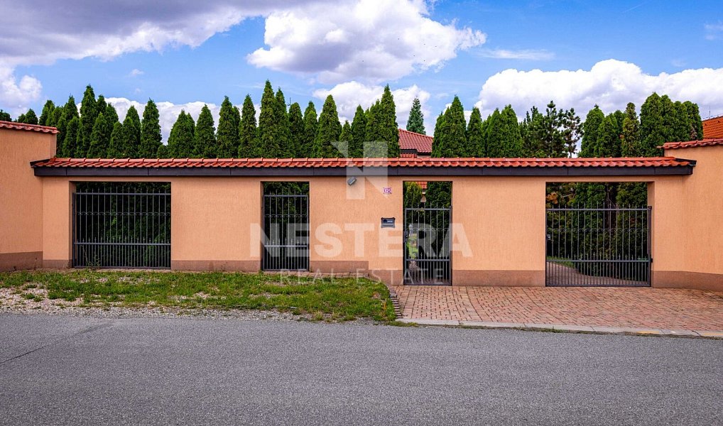 Prodej domu 444 m² s pozemkem 2 325 m², Vestec – náhled fotky 40