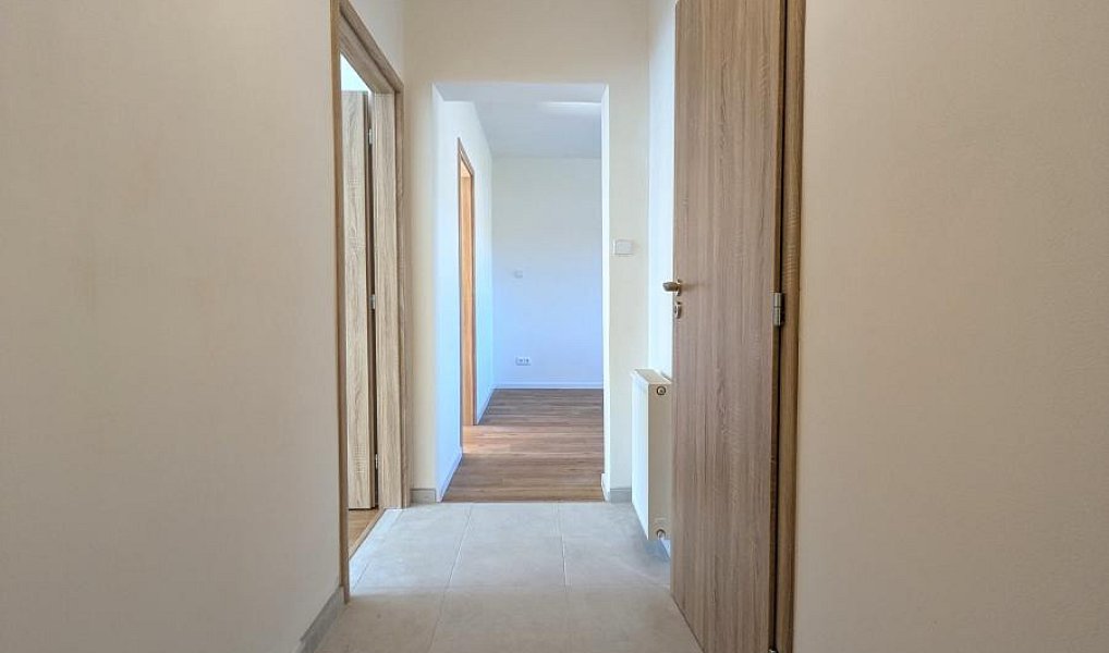 Pronájem bytu 3+1 86 m², Jarpice – náhled fotky 2