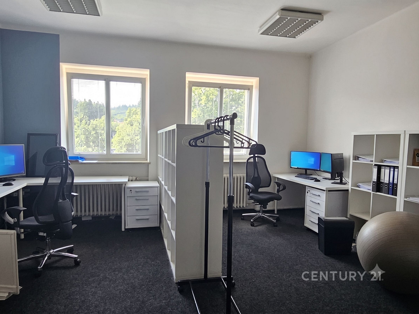 Pronájem kanceláře 260 m² – fotografie 3