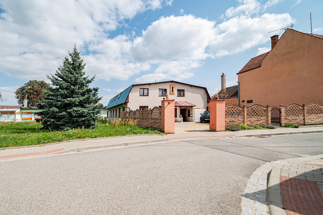 Prodej obchodních prostor 500 m² – pohled 2