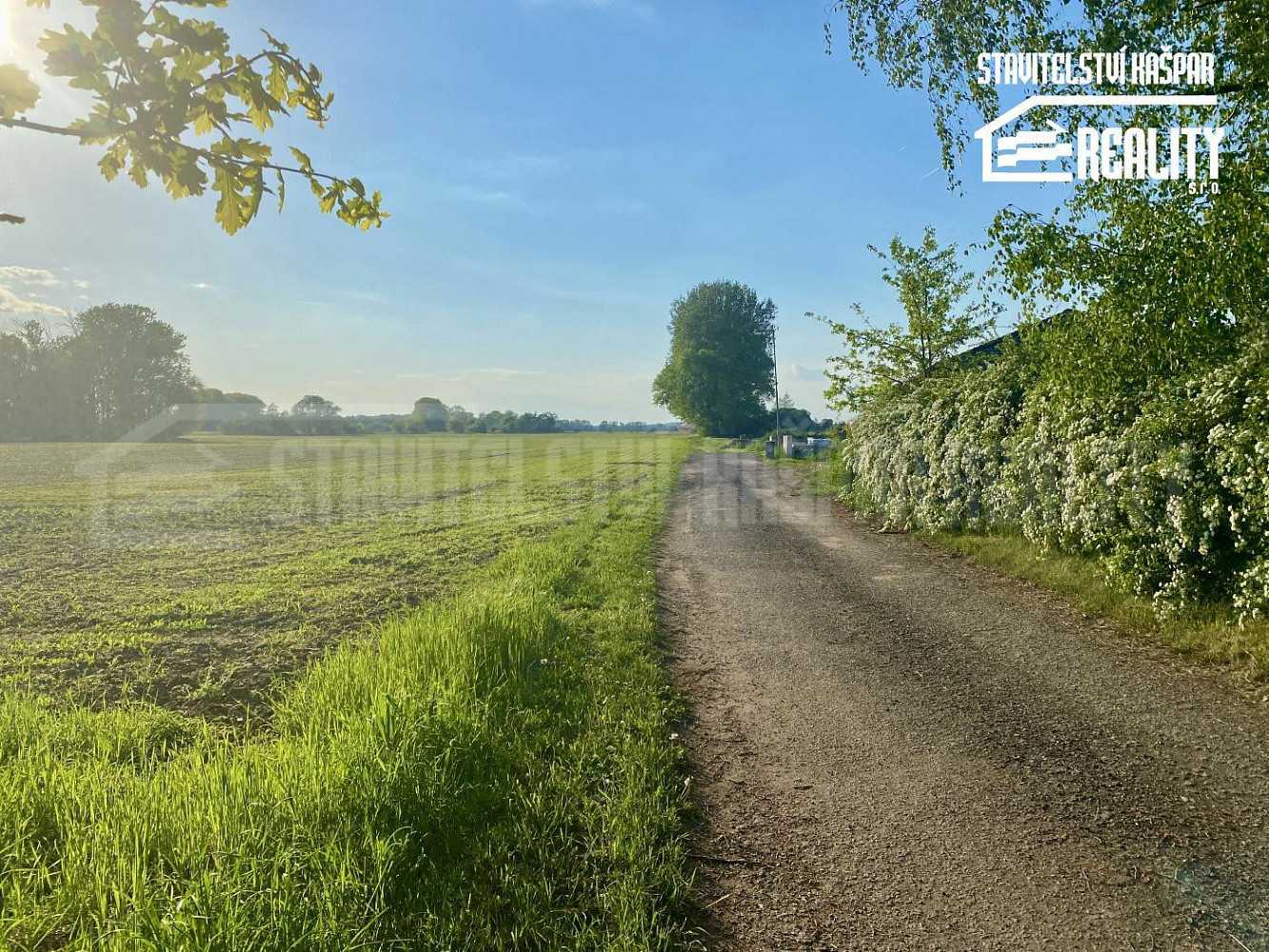Prodej stavebního pozemku 1 250 m² – pohled 2