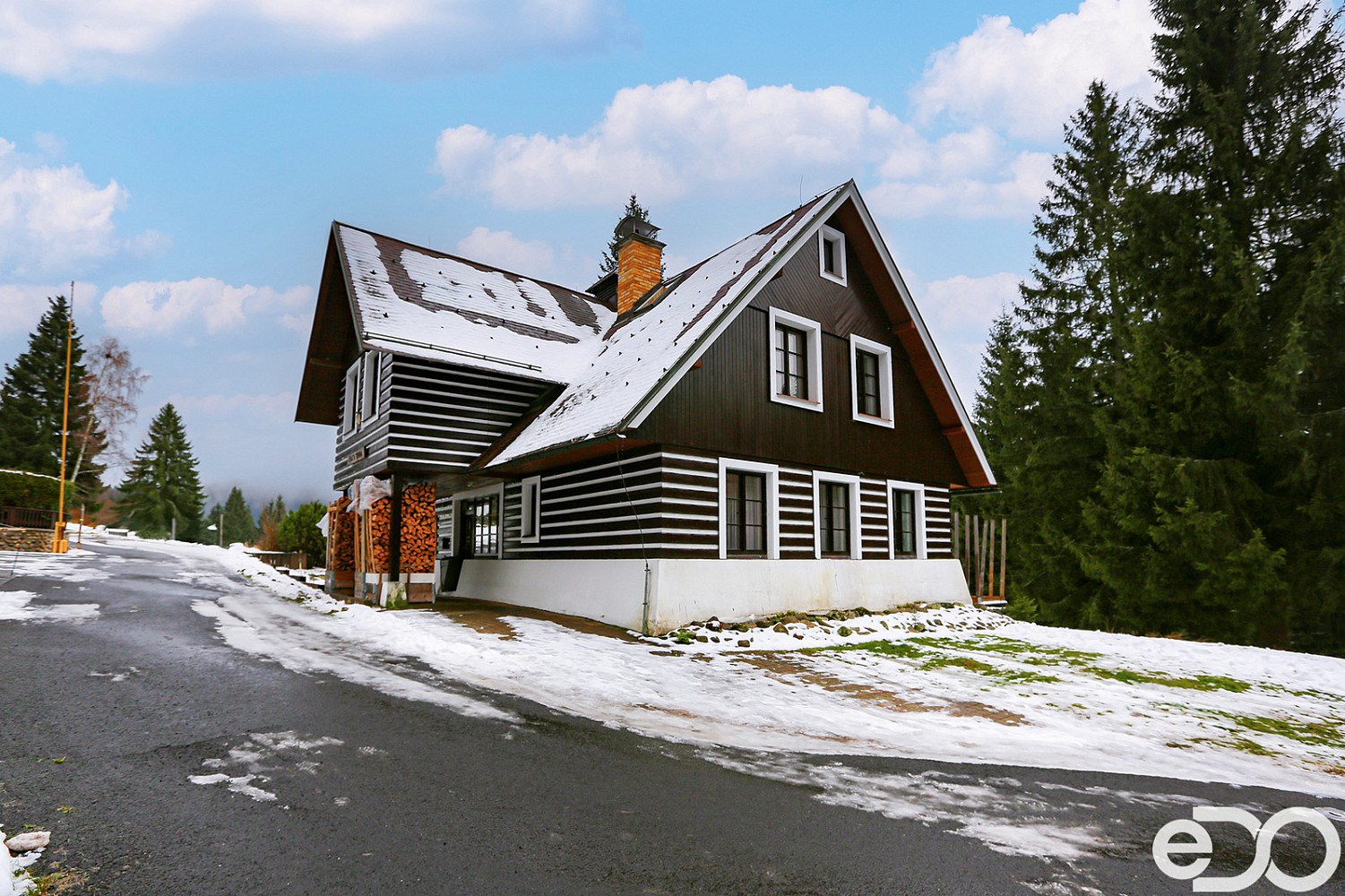 Prodej domu 290 m² s pozemkem 2 010 m²