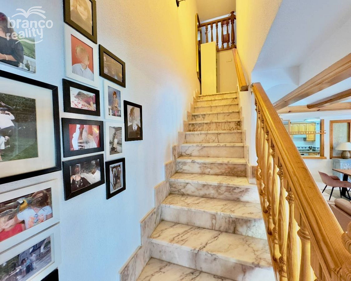 Prodej domu 270 m² s pozemkem 500 m² - Vista 2