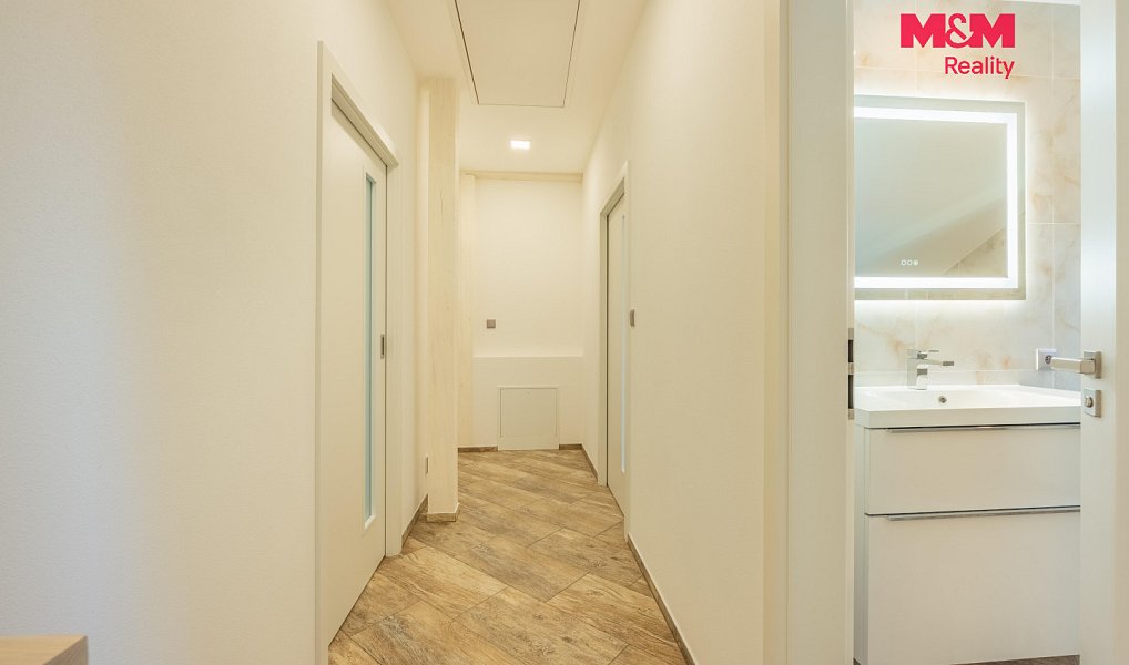 Prodej domu 198 m² s pozemkem 1 543 m², Hradečno – náhled fotky 17