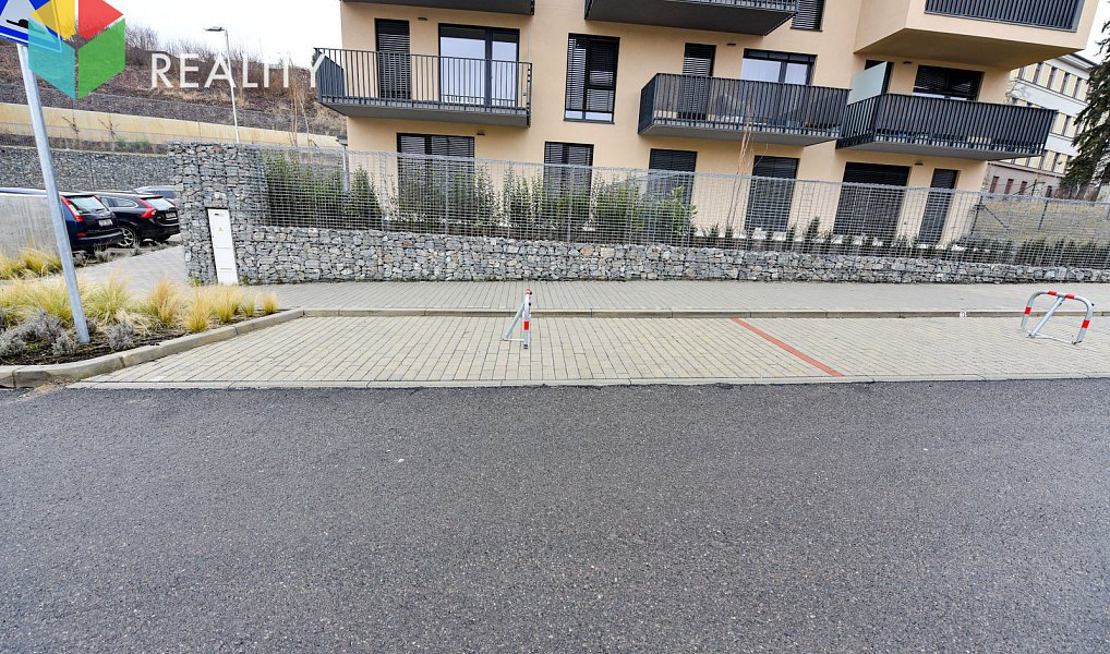 Pronájem venkovního parkovacího stání, Duslova, Beroun., Beroun – náhled fotky 3