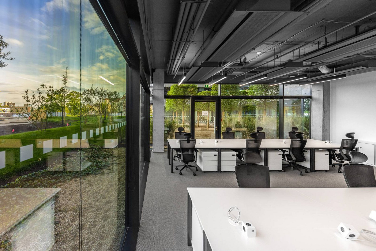 Pronájem kanceláře 832 m² – fotografie 3