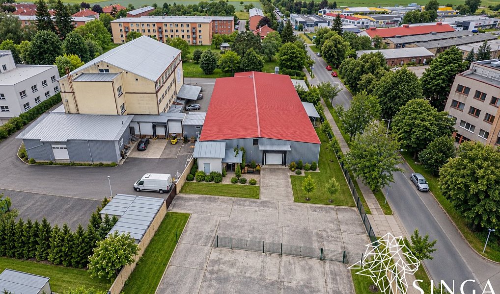 Prodej výrobních prostor 1 036 m², Holešov – náhled fotky 2