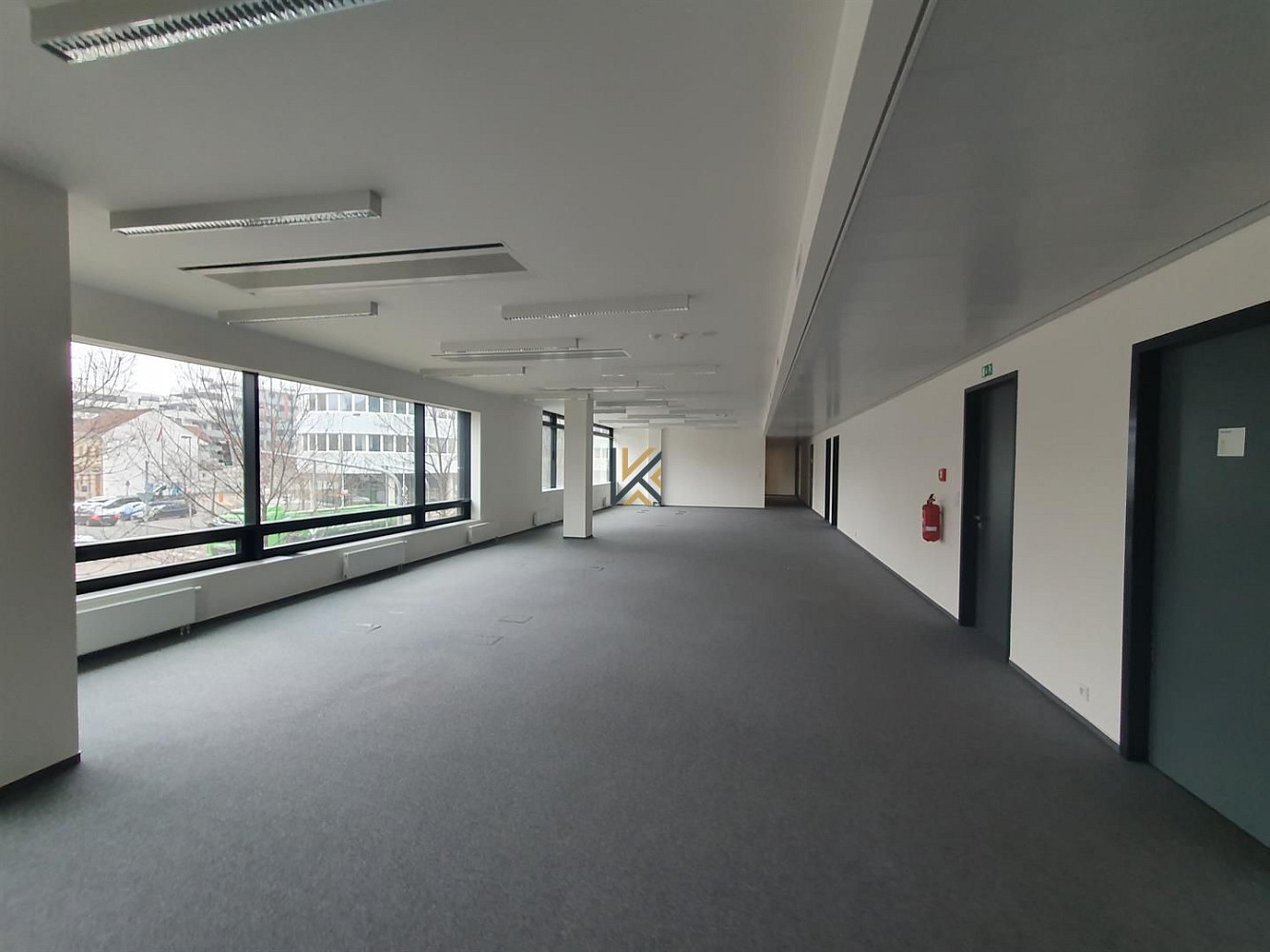 Pronájem kanceláře 490 m² – fotografie 4