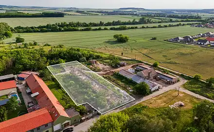 Prodej komerčního pozemku 3 250 m², Březí, okres Břeclav