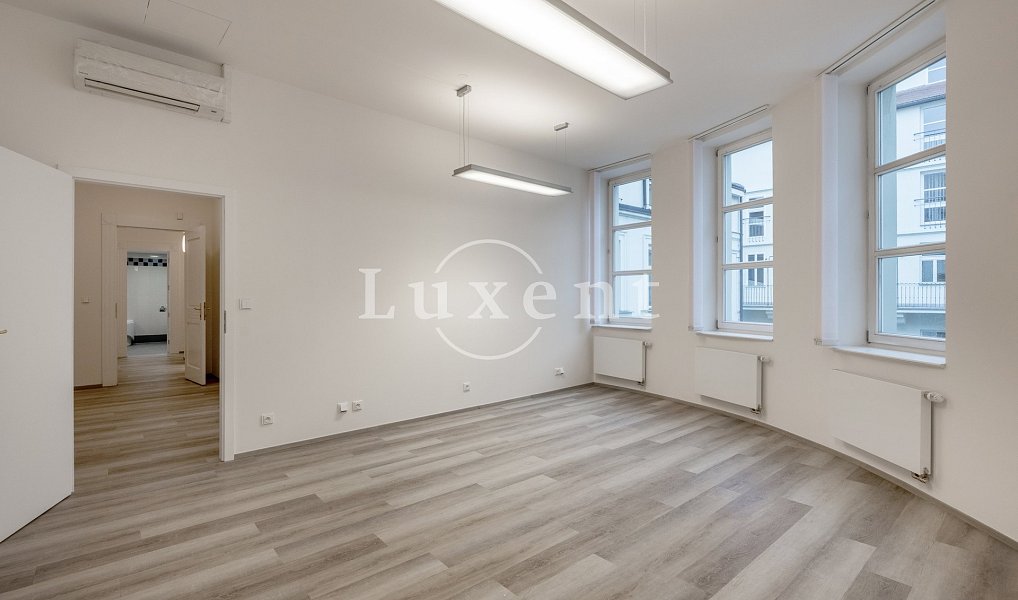 Pronájem kanceláře 156 m², Praha – náhled fotky 2