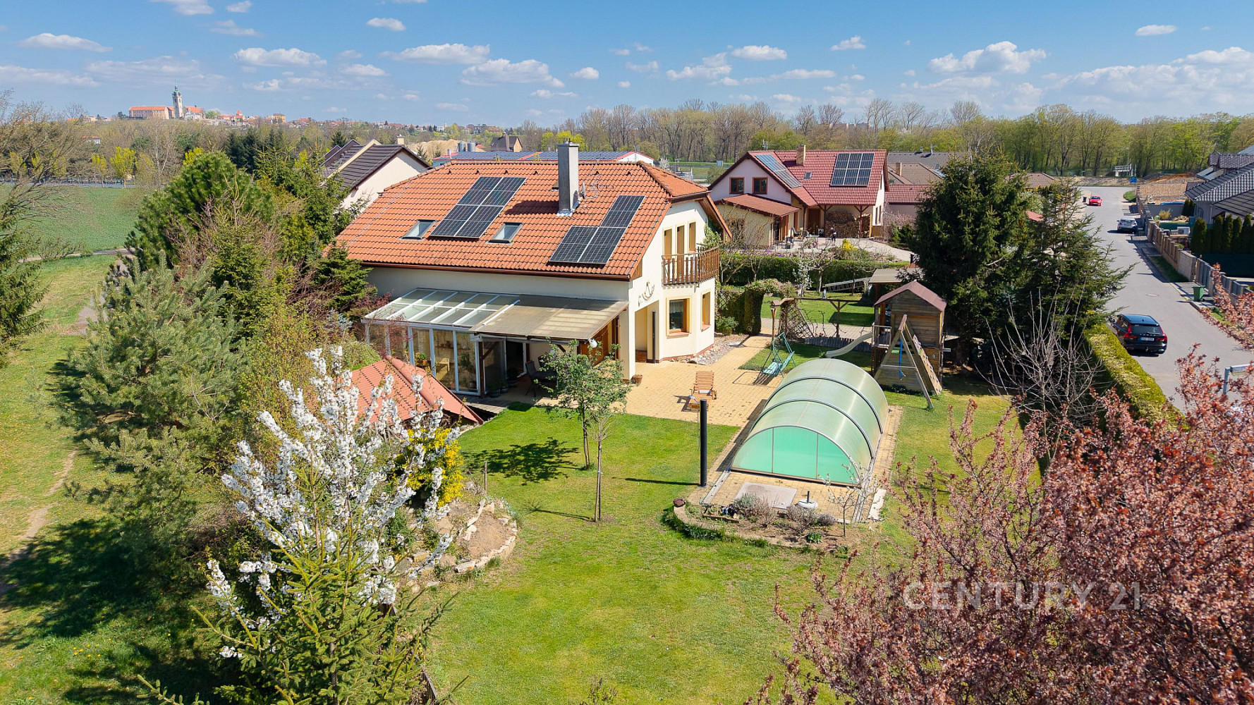 Prodej domu 210 m² s pozemkem 1 249 m²