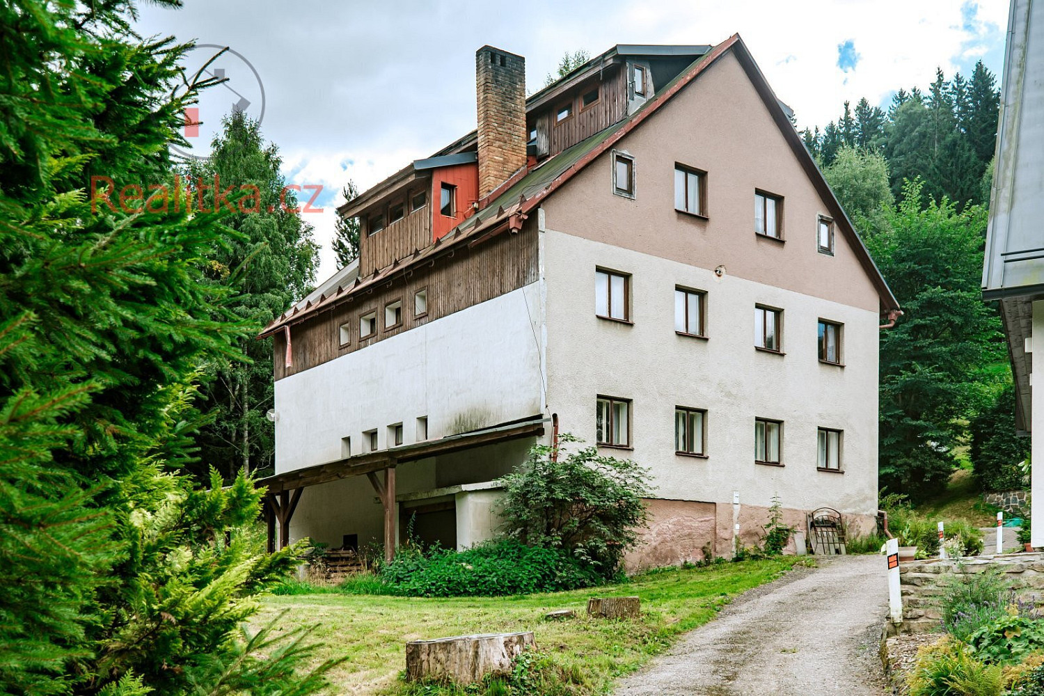 Prodej ubytovacího objektu 650 m² – fotografie 2