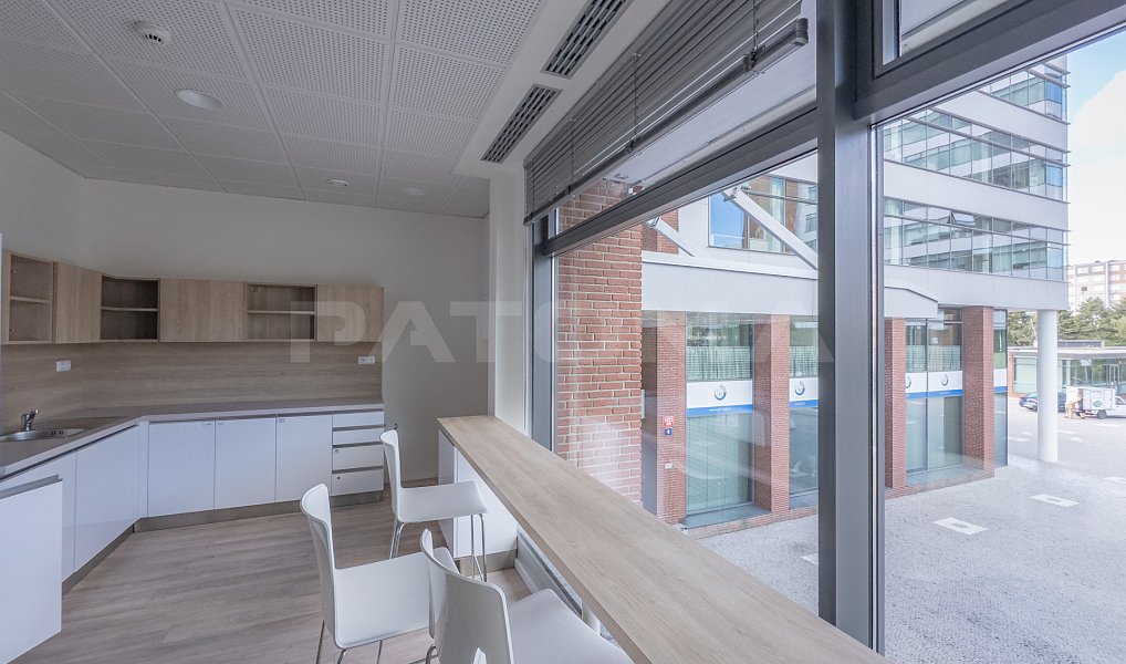 Pronájem kanceláře 649 m², Praha – náhled fotky 13