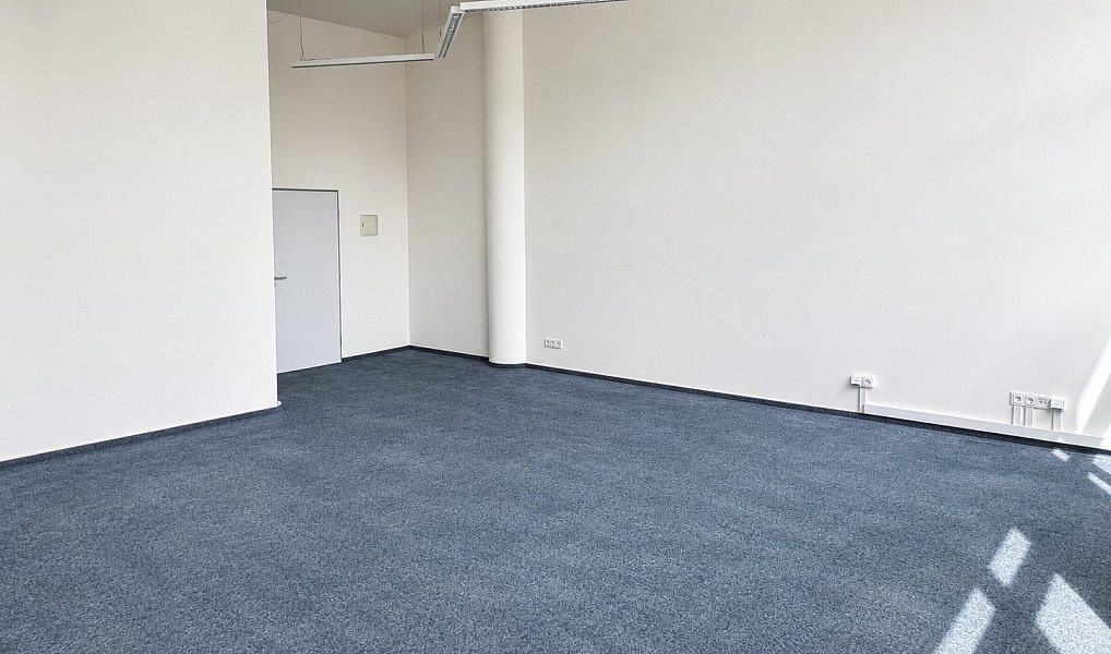 Pronájem kanceláře 40 m², Zlín – náhled fotky 4