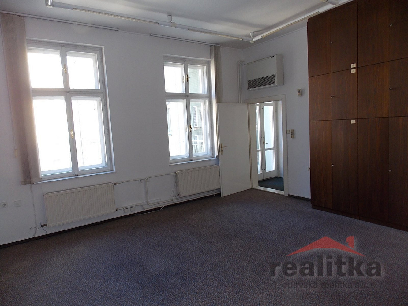 Pronájem kanceláře 148 m² – fotografie 3