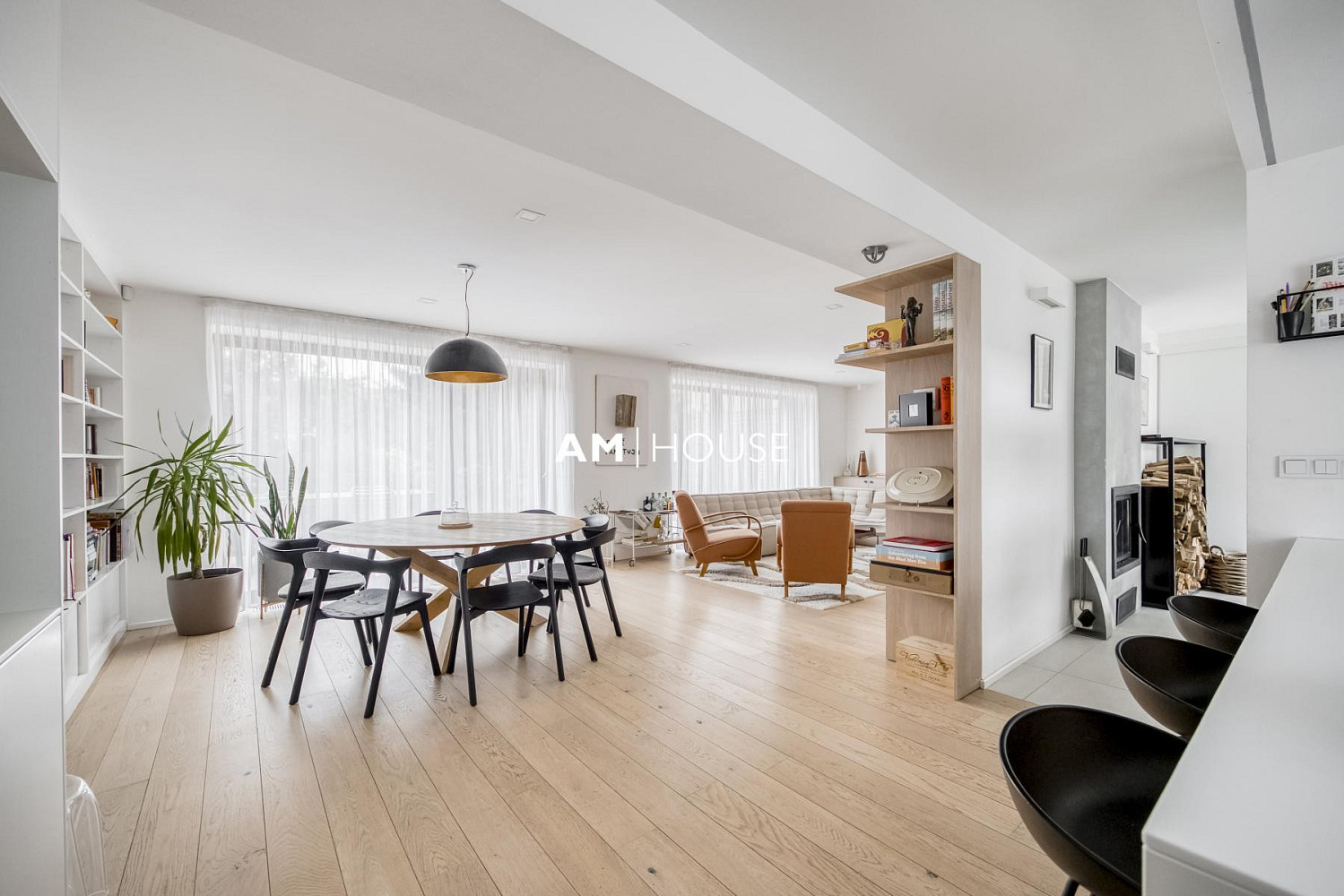 Pronájem domu 220 m² s pozemkem 270 m² – fotografie 2