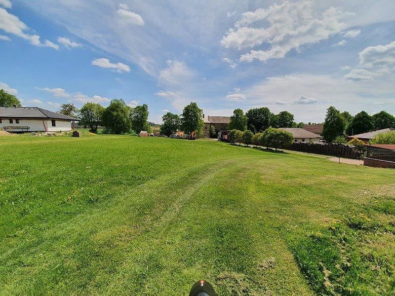 Prodej stavebního pozemku 1 100 m² – fotografie 2