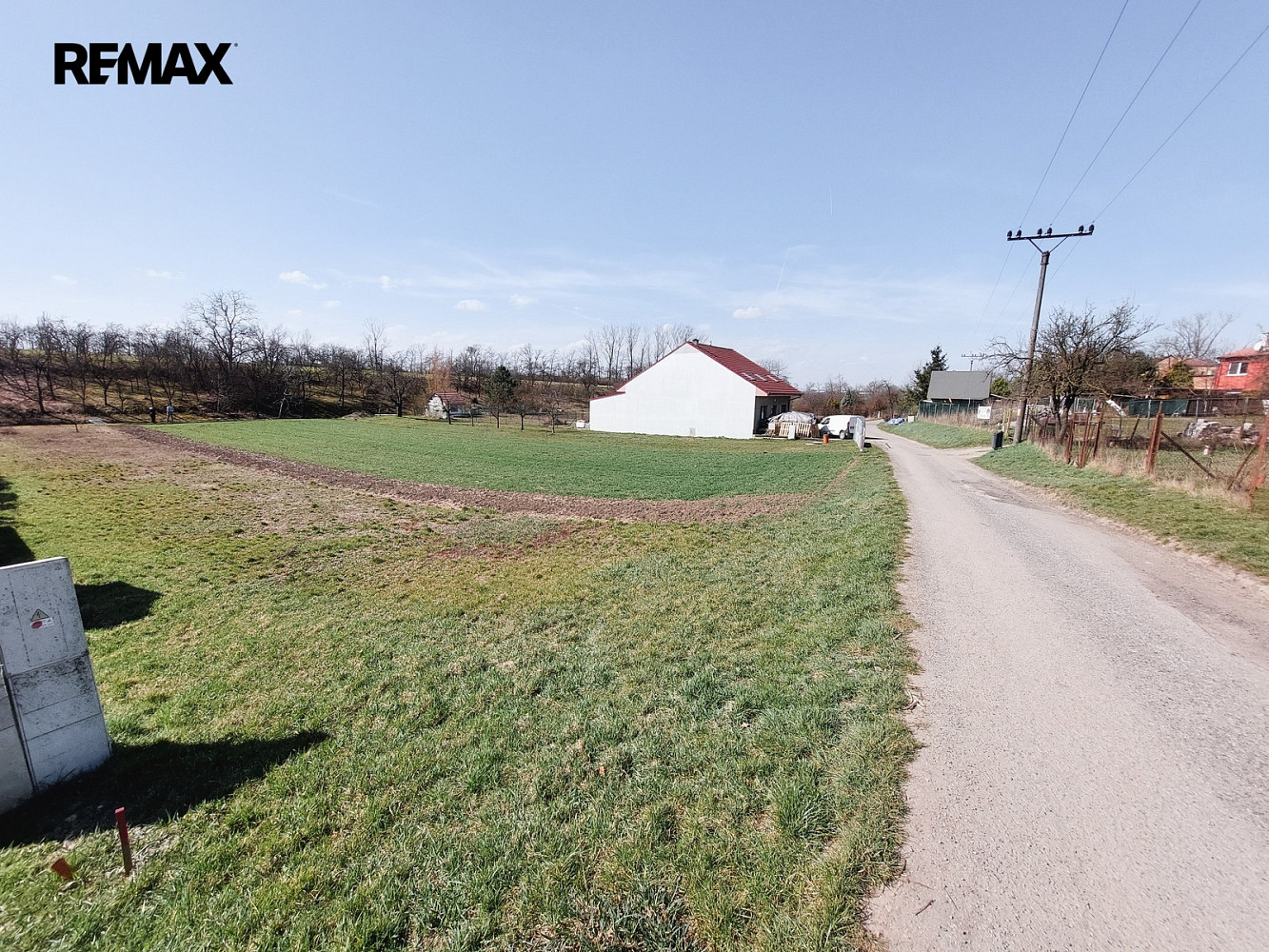 Prodej stavebního pozemku 842 m² – pohled 2