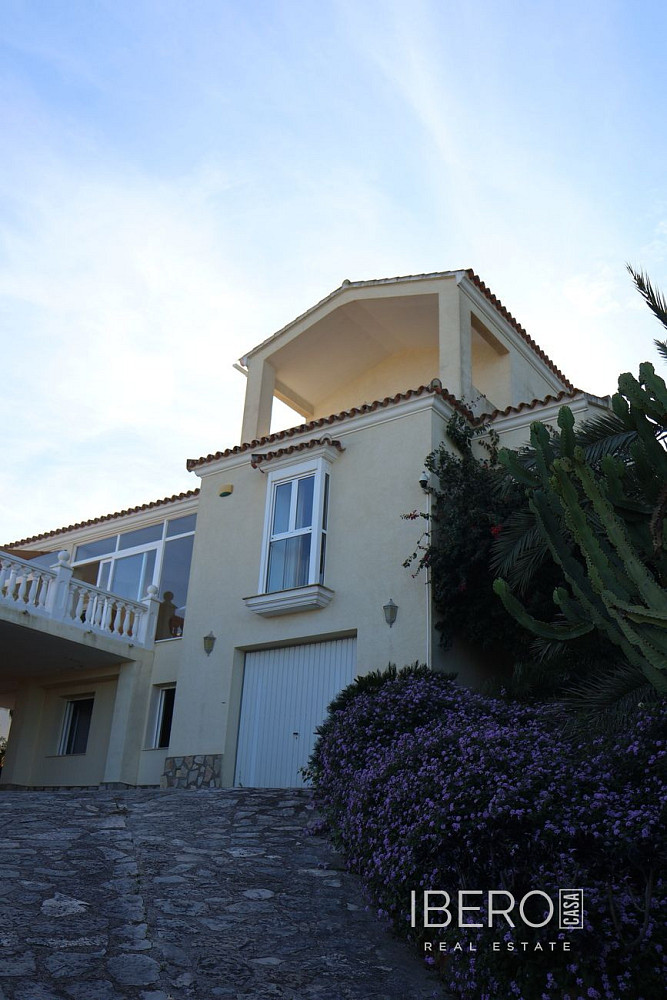 Prodej domu 369 m² s pozemkem 1 699 m² — photo 2