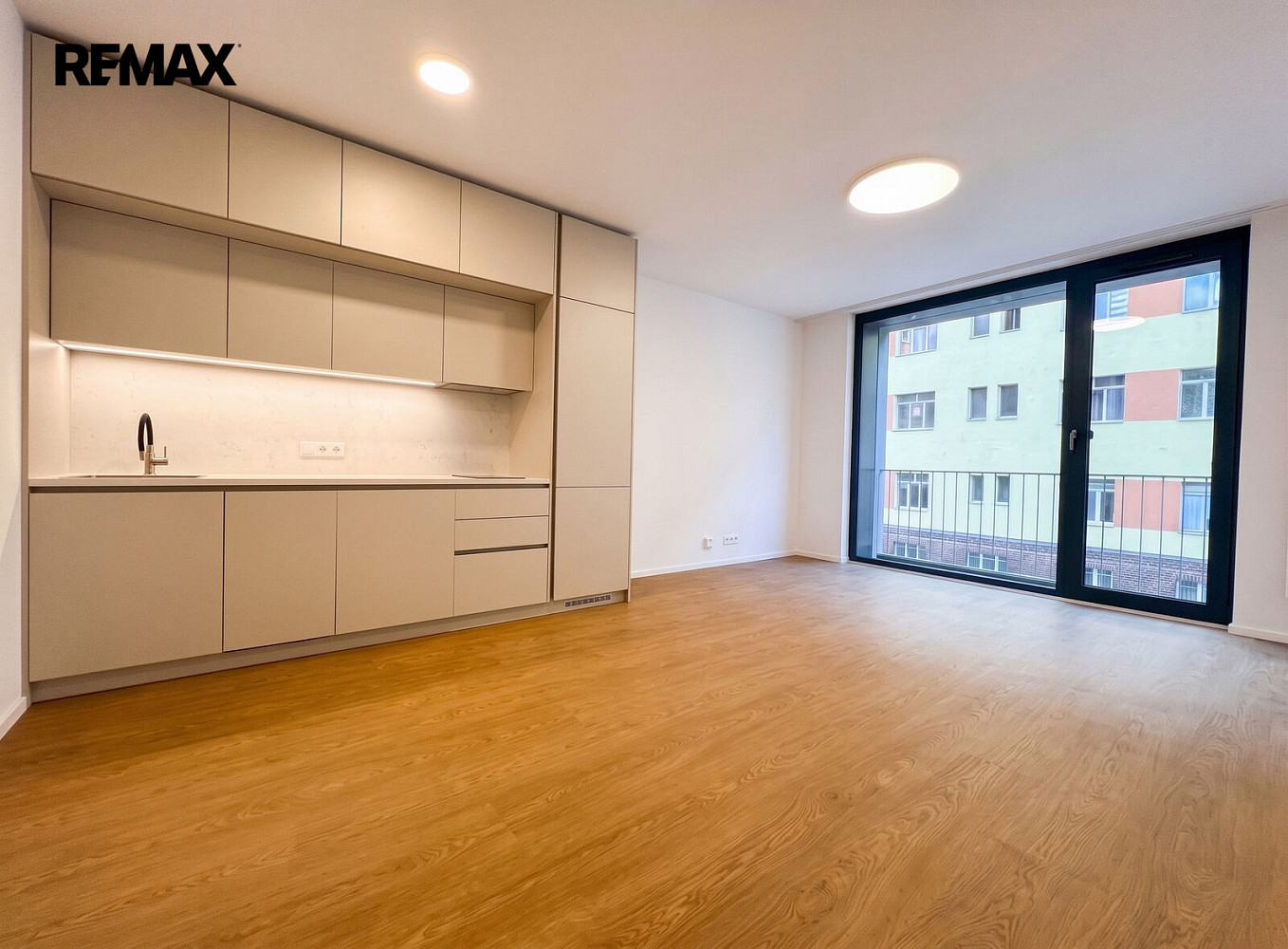 Pronájem bytu 1+kk 39 m² – fotografie 5