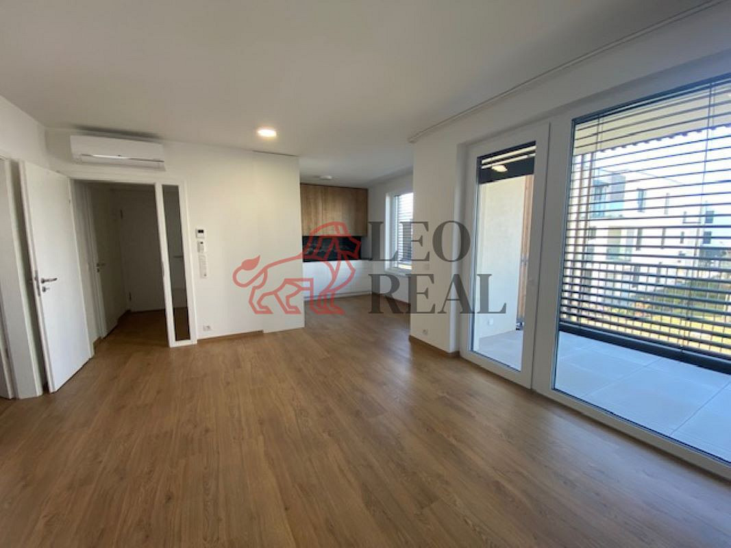 Pronájem bytu 2+kk 54 m² – fotografie 2