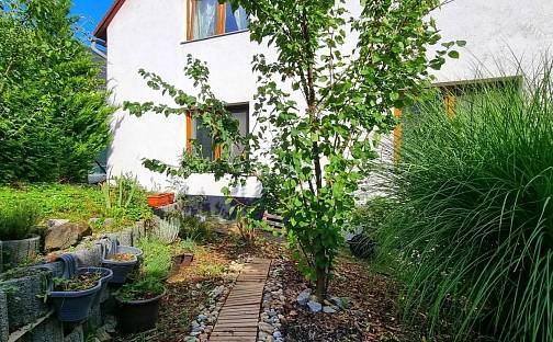 Prodej domu 263 m² s pozemkem 980 m², Okrouhlo, okres Praha-západ