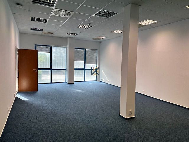 Pronájem kanceláře 244 m²