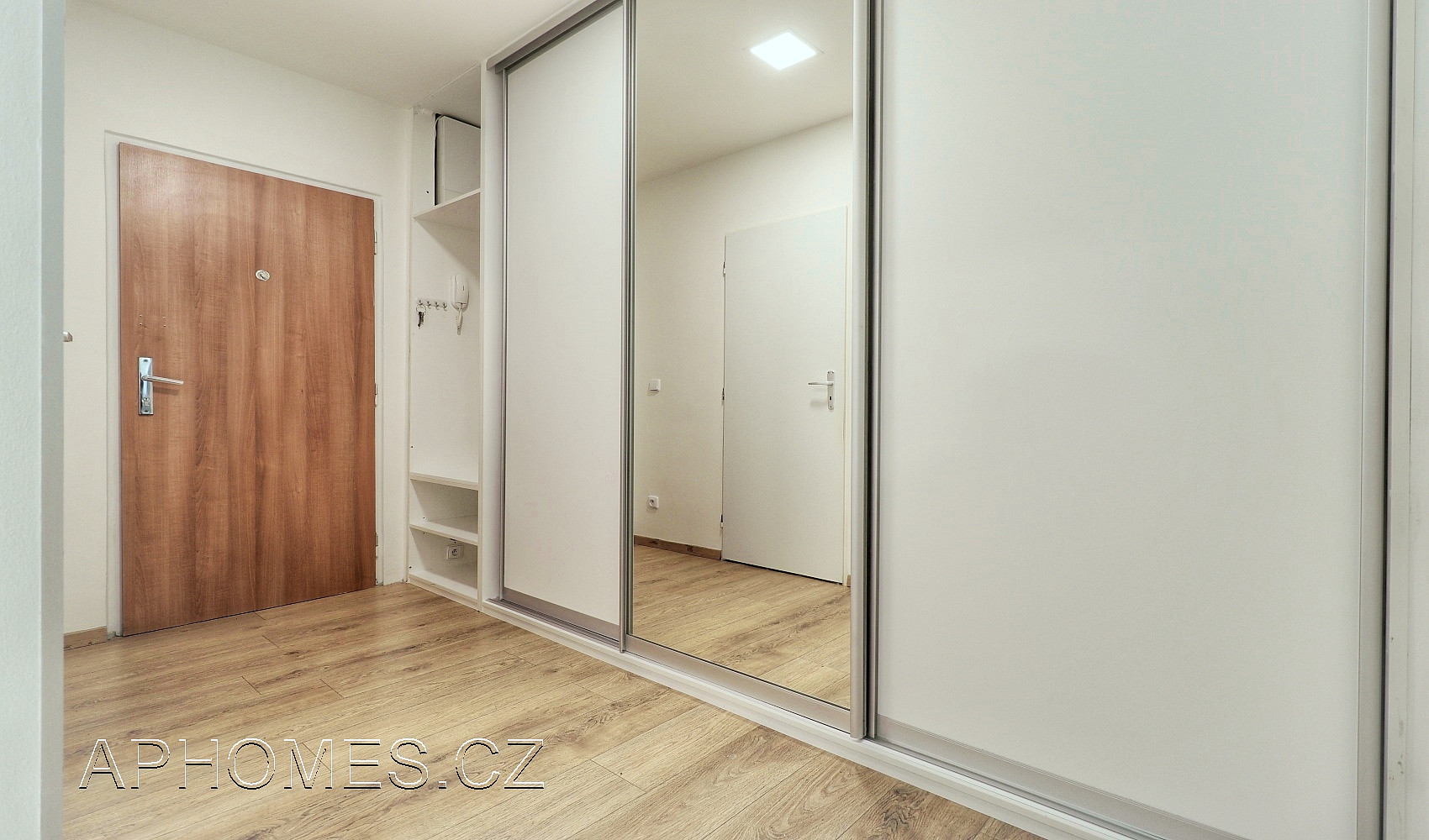 Pronájem bytu 2+kk 44 m² – fotografie 4